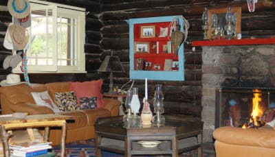 master-cabin-living-room